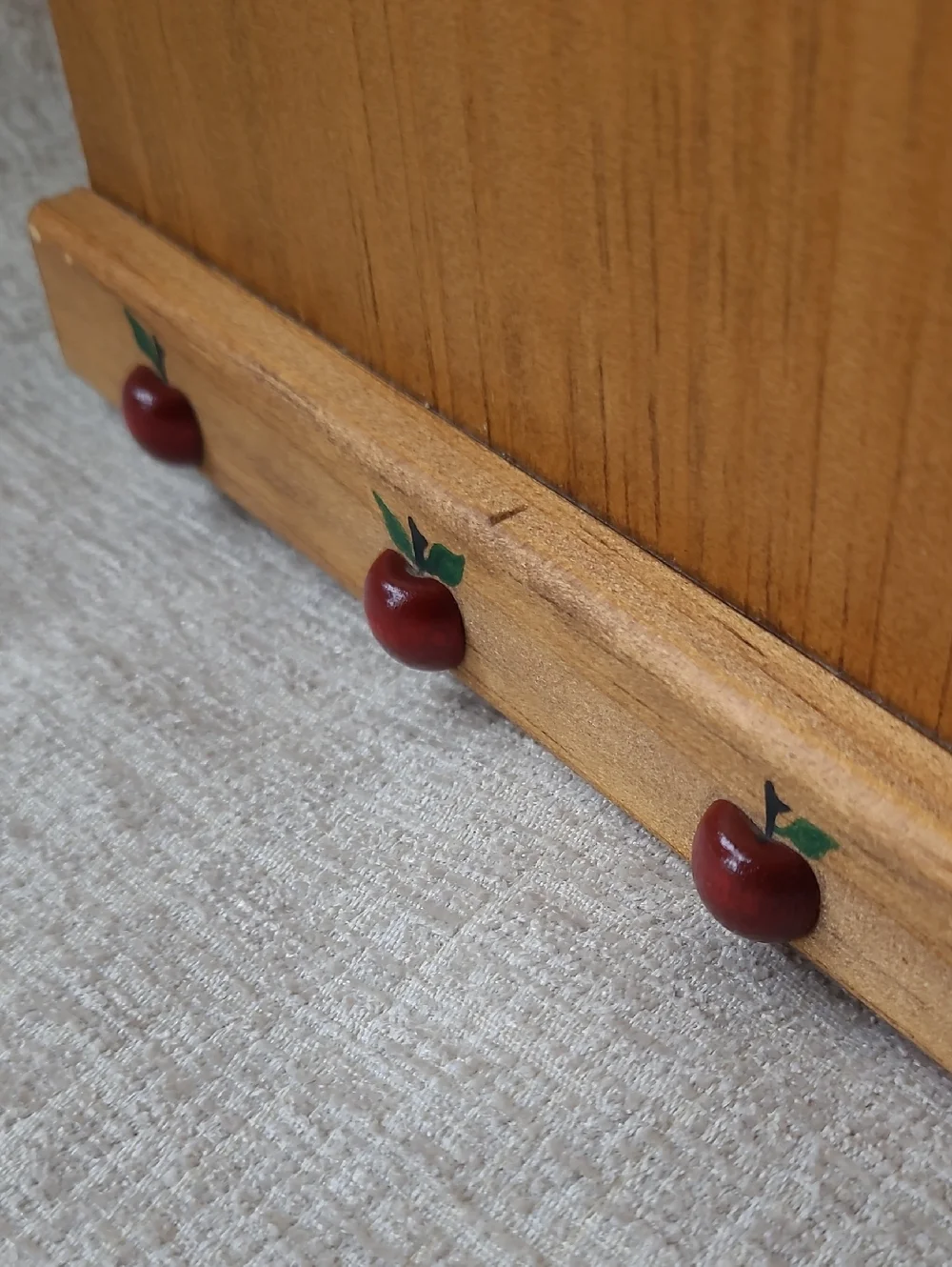 Vintage wood napkin holder featuring WOODEN red apple details and Handpainting.